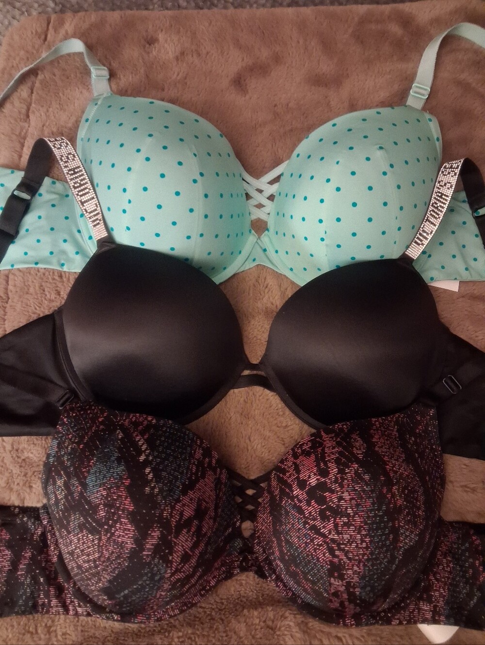 Beautiful 3-bra premium push-up bundle Size 40D,DD